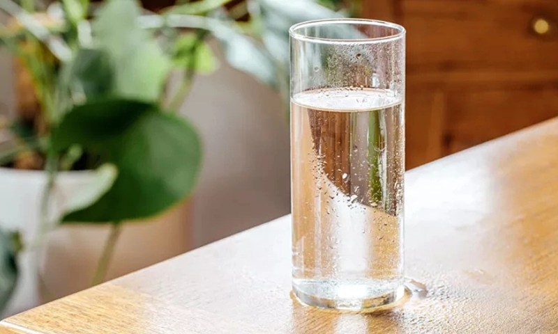 Cảnh báo về áp lực tâm lý và những cảm xúc đang ở ngưỡng bùng nổ qua hình ảnh nước sôi trong mộng.