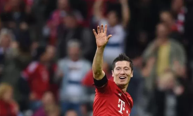 Lewandowski và cú Repoker lịch sử trong 9 phút làm chấn động thế giới.