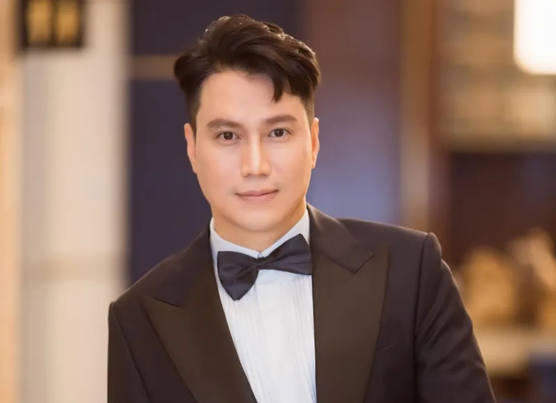 Chân dung nam diễn viên Việt Anh với phong cách lịch lãm, phong độ trên màn ảnh nhỏ.